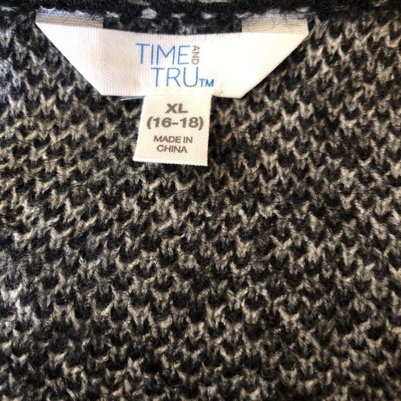 TIME and TRU Womens Cardigan Size XL 16-18 Eyelash Knit Grey Black New - Picture 8 of 9